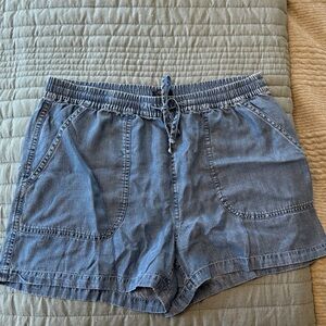 Quince High Waist Chambray shorts